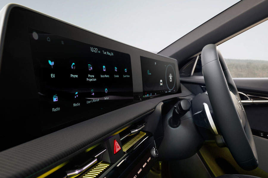 Panoramic curved display